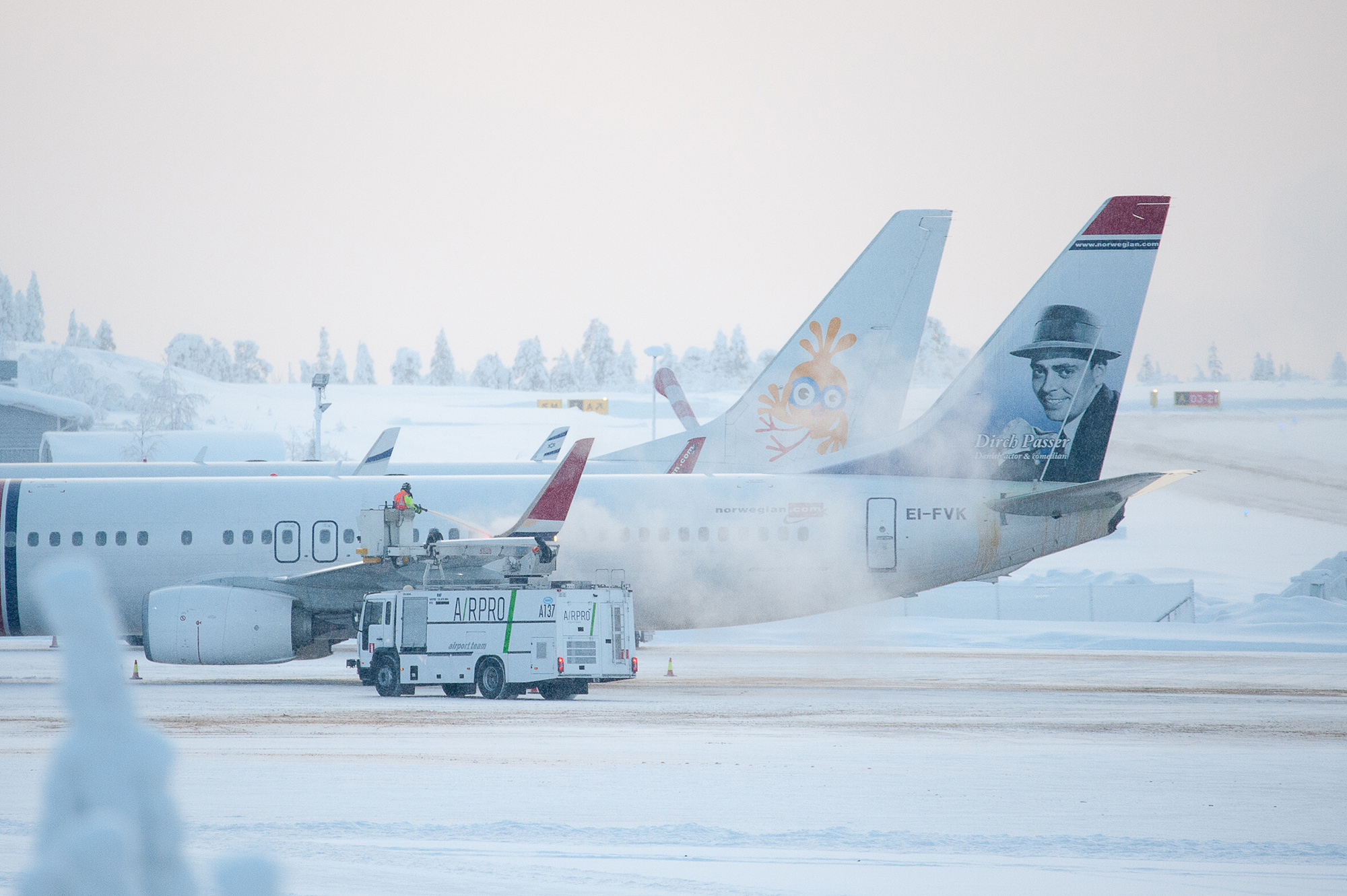 De-icing of planes is essential during winter weather. Photo Heikki Juntti (FMI)